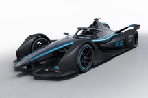 Mercedes-Benz giới thiệu mẫu xe đua chạy điện đầu tiên của hãng