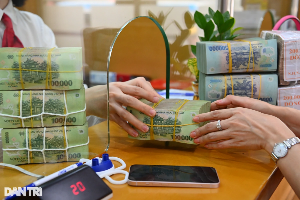 Ngân hàng ráo riết tăng vốn điều lệ những tháng cuối năm - 1 Ngân hàng ráo riết tăng vốn điều lệ những tháng cuối năm - 1