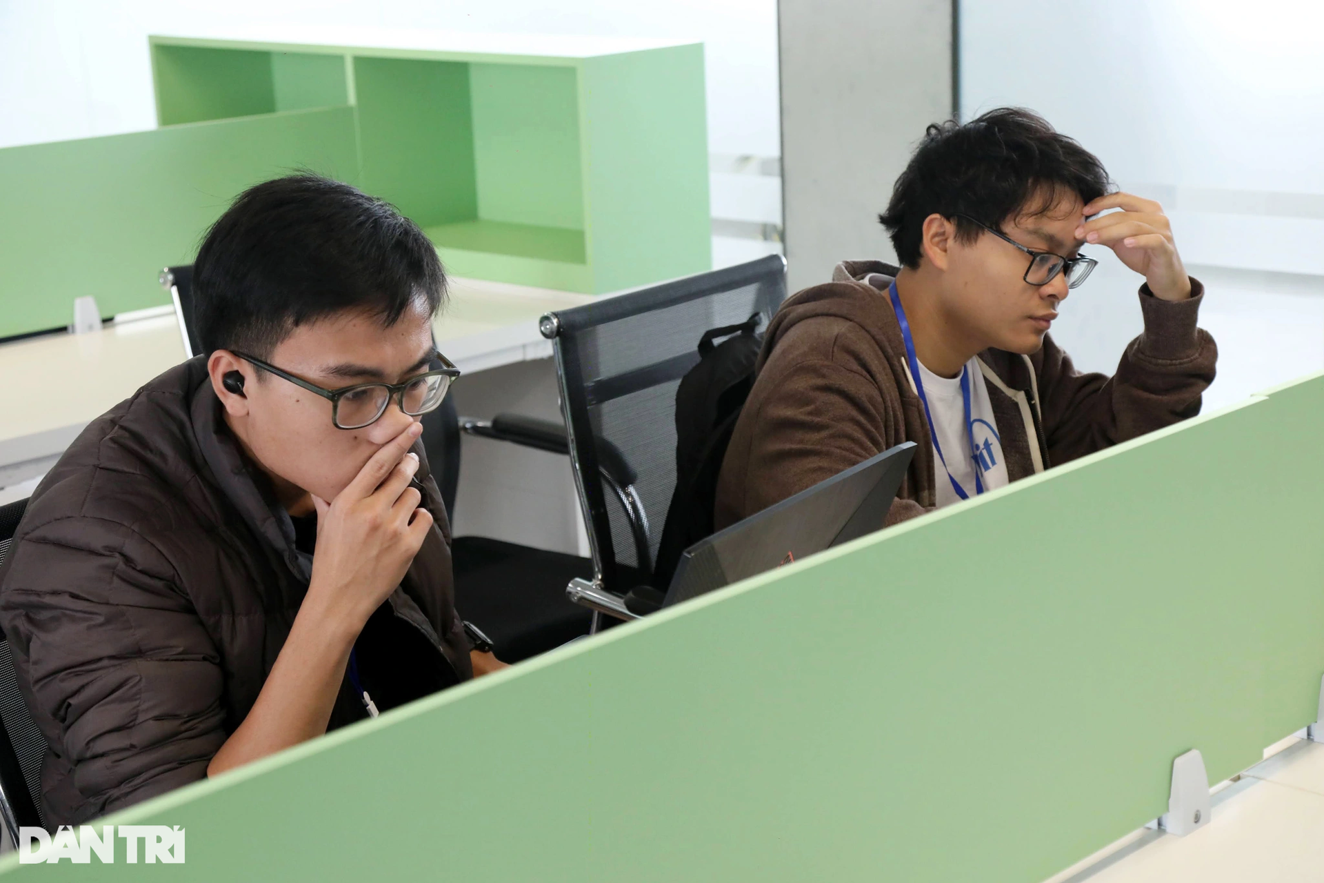 Sôi nổi vòng thi Hackathon xuyên đêm Cuộc thi Sáng kiến An toàn giao thông - 10 Sôi nổi vòng thi Hackathon xuyên đêm Cuộc thi Sáng kiến An toàn giao thông - 10