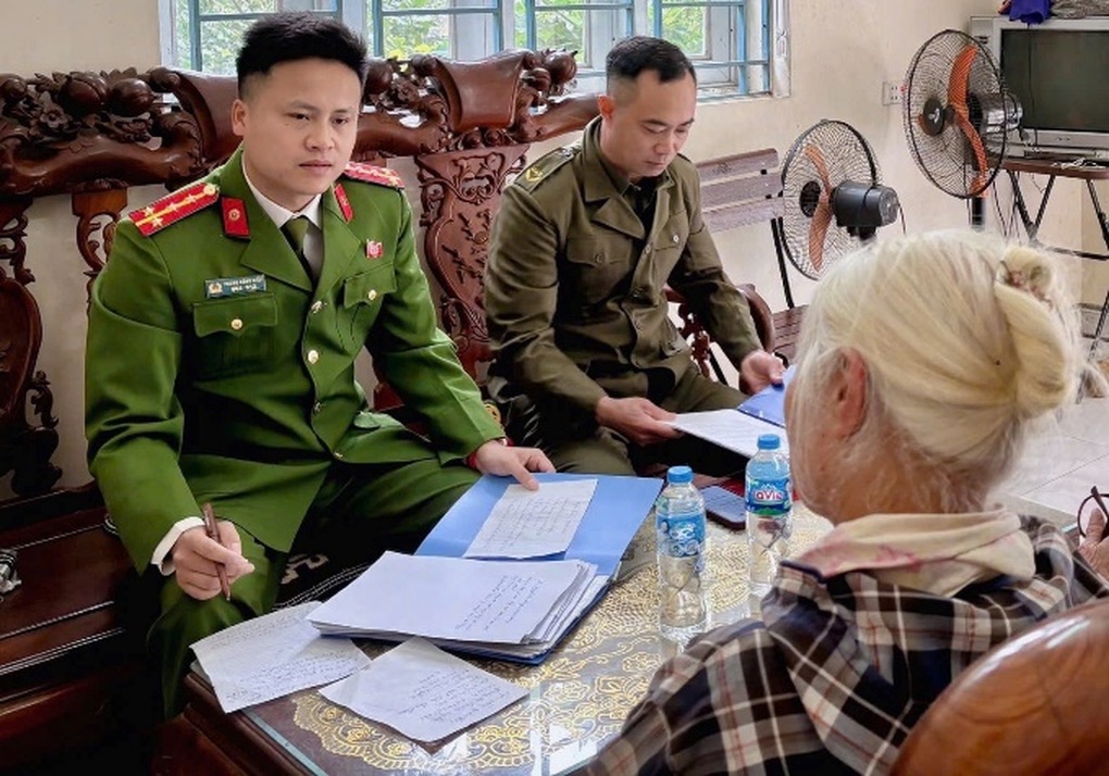 Cụ bà 78 tuổi ở Hà Nội thoát bẫy lừa đảo trong gang tấc - 1