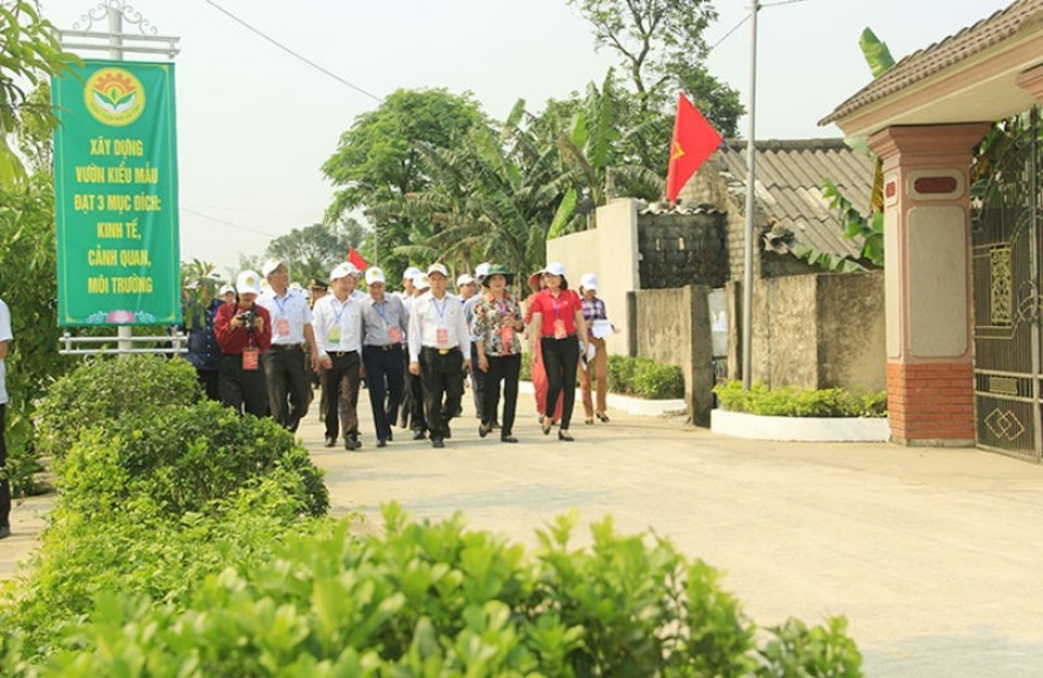 Bí thư Đảng ủy xã xin nghỉ việc sớm 11 năm, được hỗ trợ gần 800 triệu - 2 Bí thư Đảng ủy xã xin nghỉ việc sớm 11 năm, được hỗ trợ gần 800 triệu - 2