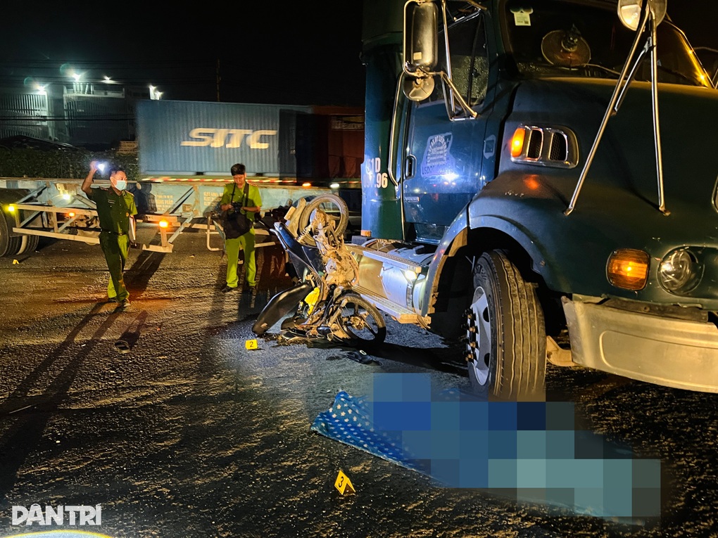 Điều tra hai vụ xe máy va chạm xe đầu kéo làm 3 người thương vong ở TPHCM - 2 Điều tra hai vụ xe máy va chạm xe đầu kéo làm 3 người thương vong ở TPHCM - 2