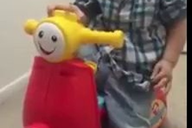 Vẻ đáng yêu, ra dáng hot boy nhí của con trai Vy Oanh