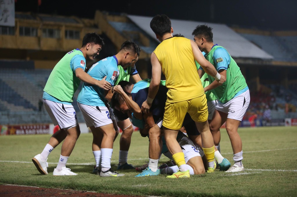 Trọng Hoàng giúp CLB Hà Tĩnh giành quyền ở lại với giải V-League - 5 Trọng Hoàng giúp CLB Hà Tĩnh giành quyền ở lại với giải V-League - 5