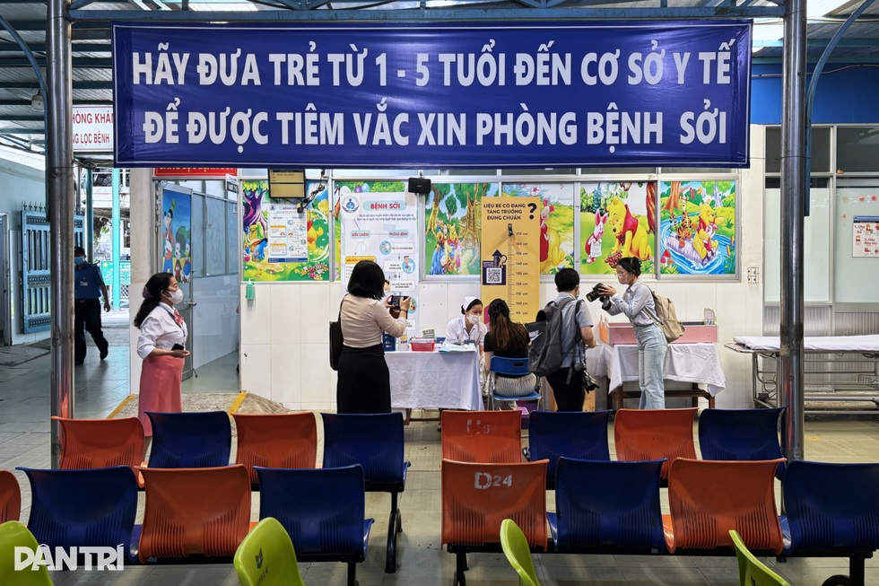 Thứ trưởng Bộ Y tế: 11 năm mới cập nhật hướng dẫn điều trị sởi là quá chậm - 4 Thứ trưởng Bộ Y tế: 11 năm mới cập nhật hướng dẫn điều trị sởi là quá chậm - 4
