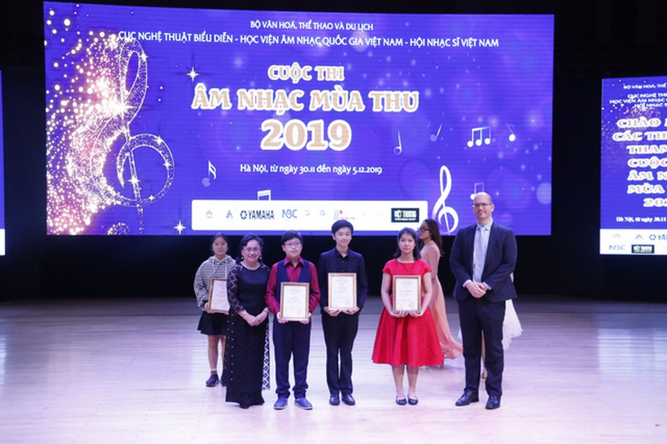 Lộ diện những gương mặt xuất sắc của làng âm nhạc thính phòng cổ điển Việt Nam - 7 Lộ diện những gương mặt xuất sắc của làng âm nhạc thính phòng cổ điển Việt Nam - 7
