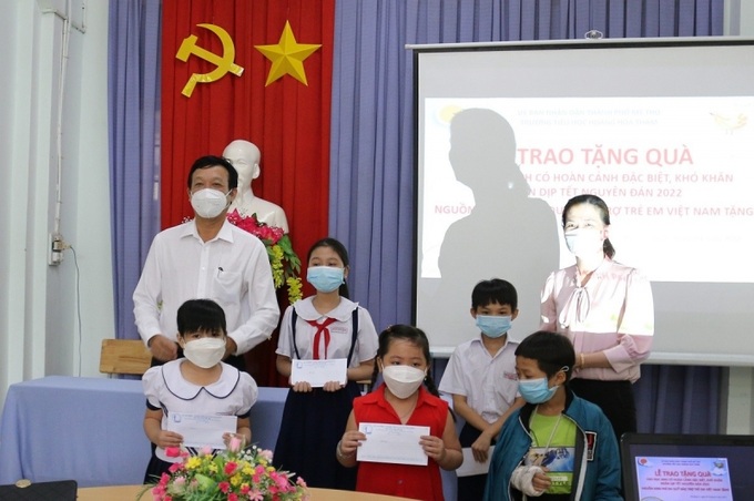 Sở LĐ-TB&XH dự kiến trao tặng 1.500 phần quà cho trẻ có hoàn cảnh đặc biệt khó khăn, trẻ mồ côi cha mẹ vì COVID-19 với tổng kinh phí 432 triệu từ nguồn ngân sách và ủng hộ của các nhà hảo tâm (ảnh: minh họa)