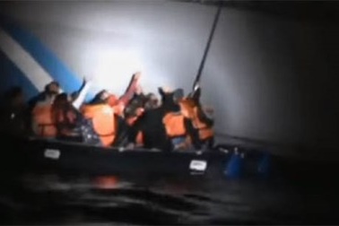 Lực lượng bảo vệ bờ biển Hy Lạp cố tình đâm chìm bè dân tị nạn