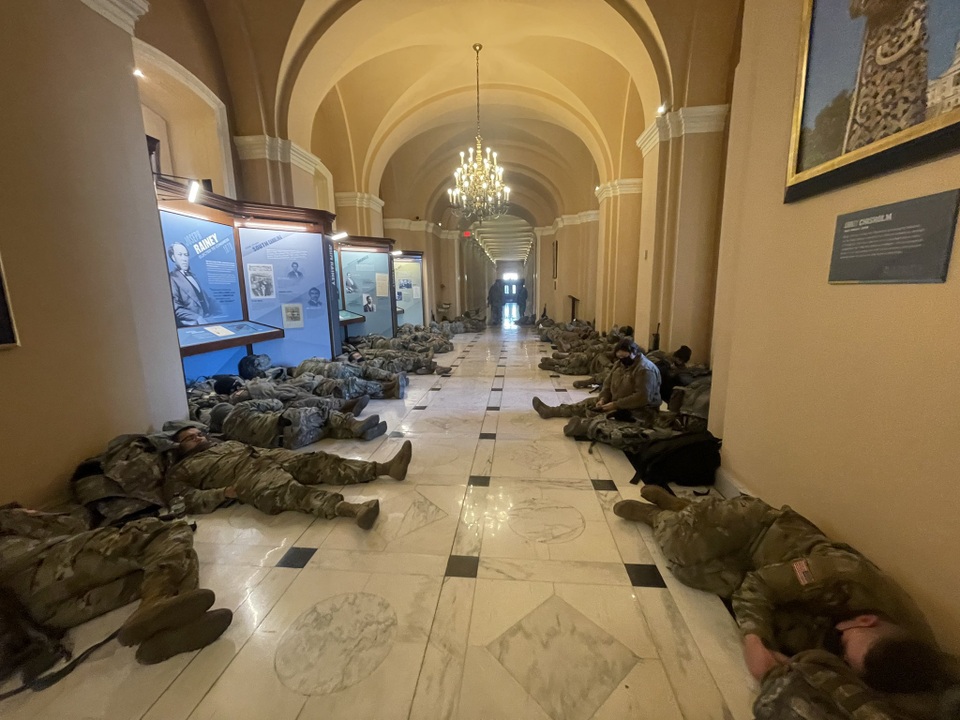 Nhà quốc hội Mỹ thành căn cứ quân sự trước thềm ông Biden nhậm chức - 10 Nhà quốc hội Mỹ thành căn cứ quân sự trước thềm ông Biden nhậm chức - 10