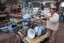 Chợ gốm Bát Tràng nhộn nhịp ngày cận Tết