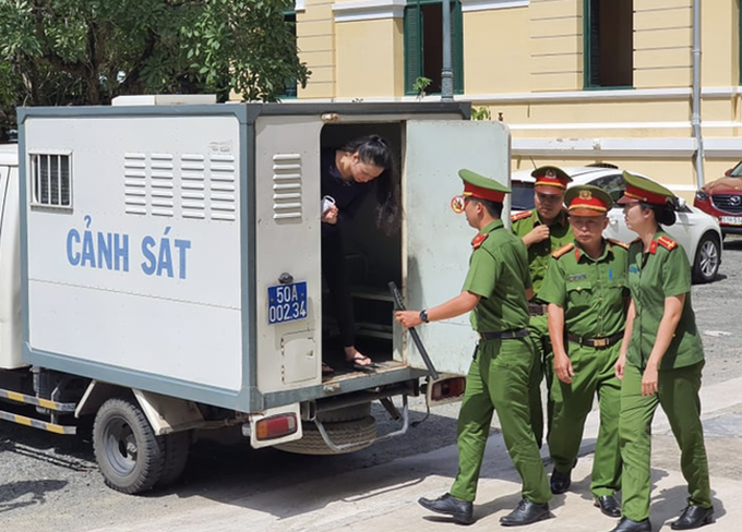 Phiên xét xử buổi chiều "trùm ma túy" Văn Kính Dương và hot girl Ngọc Miu: Tiếp tục đọc bản cáo trạng dang dở - Ảnh 1. Phiên xét xử buổi chiều "trùm ma túy" Văn Kính Dương và hot girl Ngọc Miu: Tiếp tục đọc bản cáo trạng dang dở - Ảnh 1.