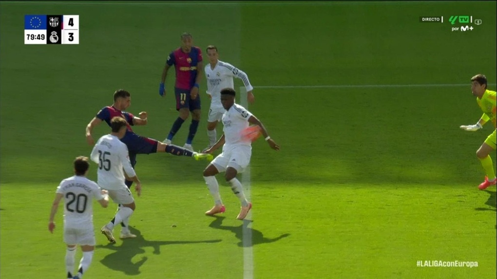 Trọng tài nói câu nhạy cảm, thổi bùng sự phẫn nộ ở trận Barca - Real Madrid - 2 Trọng tài nói câu nhạy cảm, thổi bùng sự phẫn nộ ở trận Barca - Real Madrid - 2