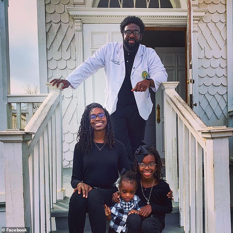 Nhân viên bảo vệ trở thành sinh viên y dược, tham gia chống dịch Covid-19 - 2 Nhân viên bảo vệ trở thành sinh viên y dược, tham gia chống dịch Covid-19 - 2