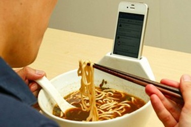 Người dùng mất bao nhiêu thời gian để nhìn vào smartphone mỗi ngày?