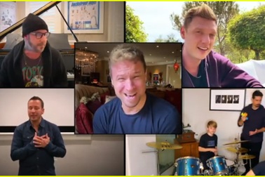 Backstreet Boys livestream hát lại bản hit "I Want It That Way"