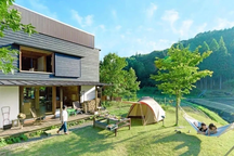 Vợ chồng người Nhật mua đất hoang, dựng nhà gỗ sống ở ẩn như mơ