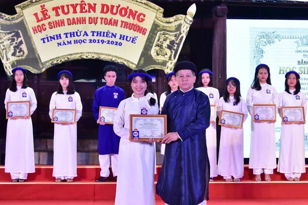 Chủ tịch UBND tỉnh Thừa Thiên Huế viết tâm thư trước ngày kết thúc nhiệm kỳ - 4 Chủ tịch UBND tỉnh Thừa Thiên Huế viết tâm thư trước ngày kết thúc nhiệm kỳ - 4