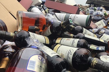 Trung Quốc rào 113 điểm cấm hàng Việt, nhưng mở lối mòn xuất ngược Việt Nam