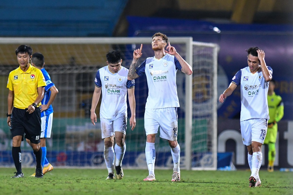 CLB Hà Nội 4-0 Than Quảng Ninh: Quang Hải rực sáng - 11 CLB Hà Nội 4-0 Than Quảng Ninh: Quang Hải rực sáng - 11