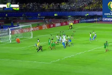 Coutinho sút tung lưới Bolivia từ chấm 11m