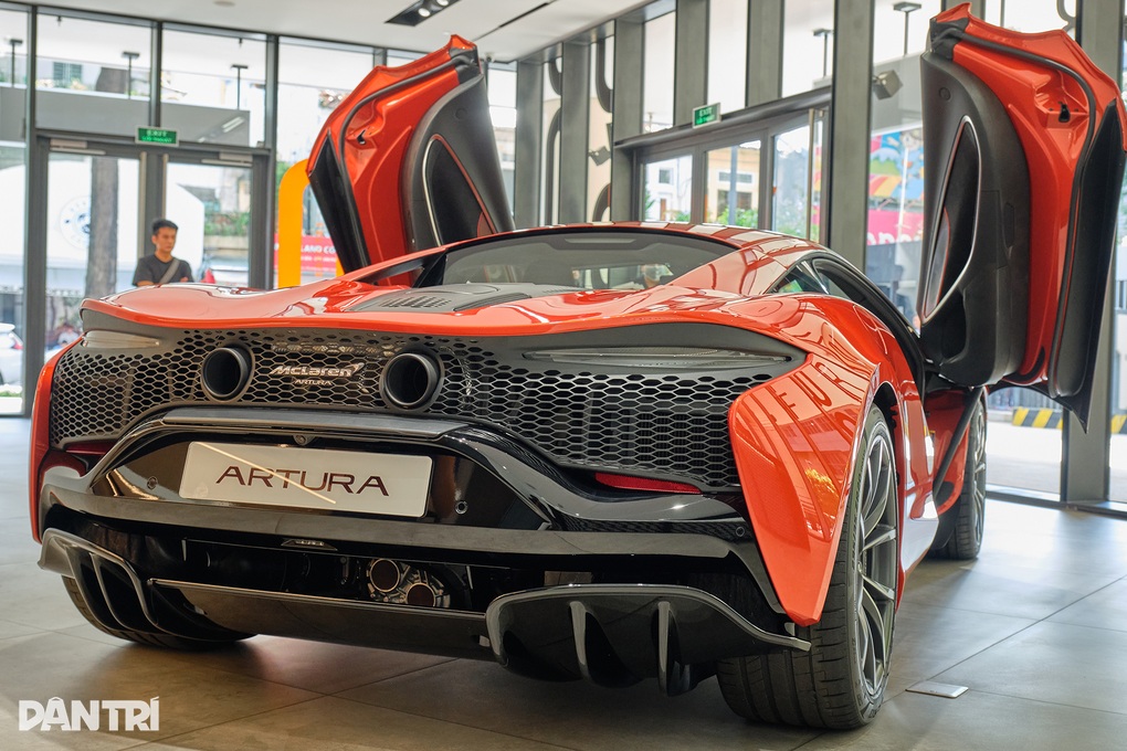 Siêu xe hybrid McLaren Artura có giá từ 15 tỷ đồng tại Việt Nam - 7 Siêu xe hybrid McLaren Artura có giá từ 15 tỷ đồng tại Việt Nam - 7