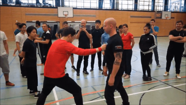 Lý Tiểu Long Hàn Quốc thua bẽ mặt trước võ sĩ kém mình 10 tuổi - 1 Lý Tiểu Long Hàn Quốc thua bẽ mặt trước võ sĩ kém mình 10 tuổi - 1