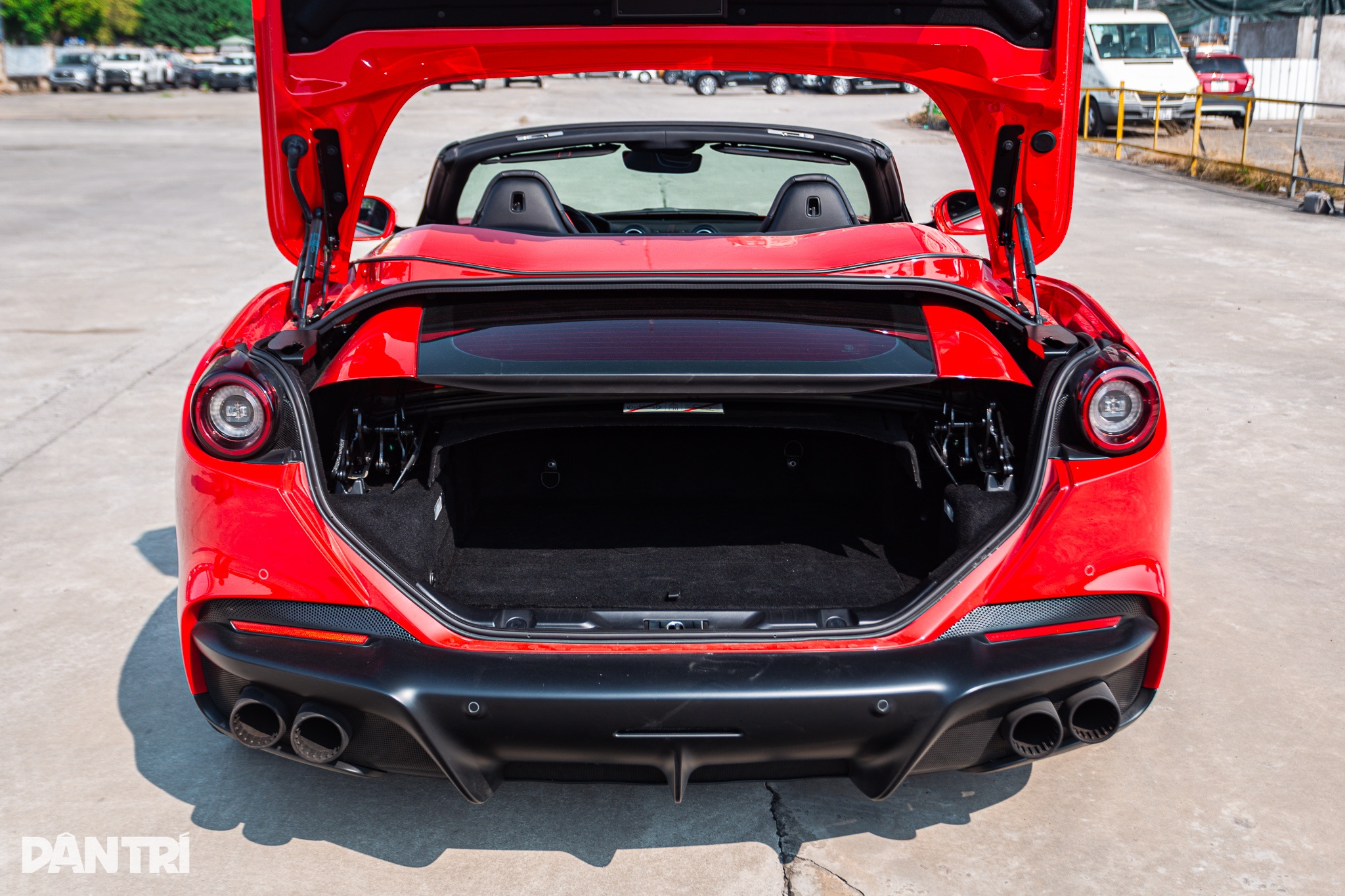 Khám phá Ferrari Portofino M: Xe mui trần giá 10 tỷ có 2 chiếc tại Việt Nam - 6 Khám phá Ferrari Portofino M: Xe mui trần giá 10 tỷ có 2 chiếc tại Việt Nam - 6