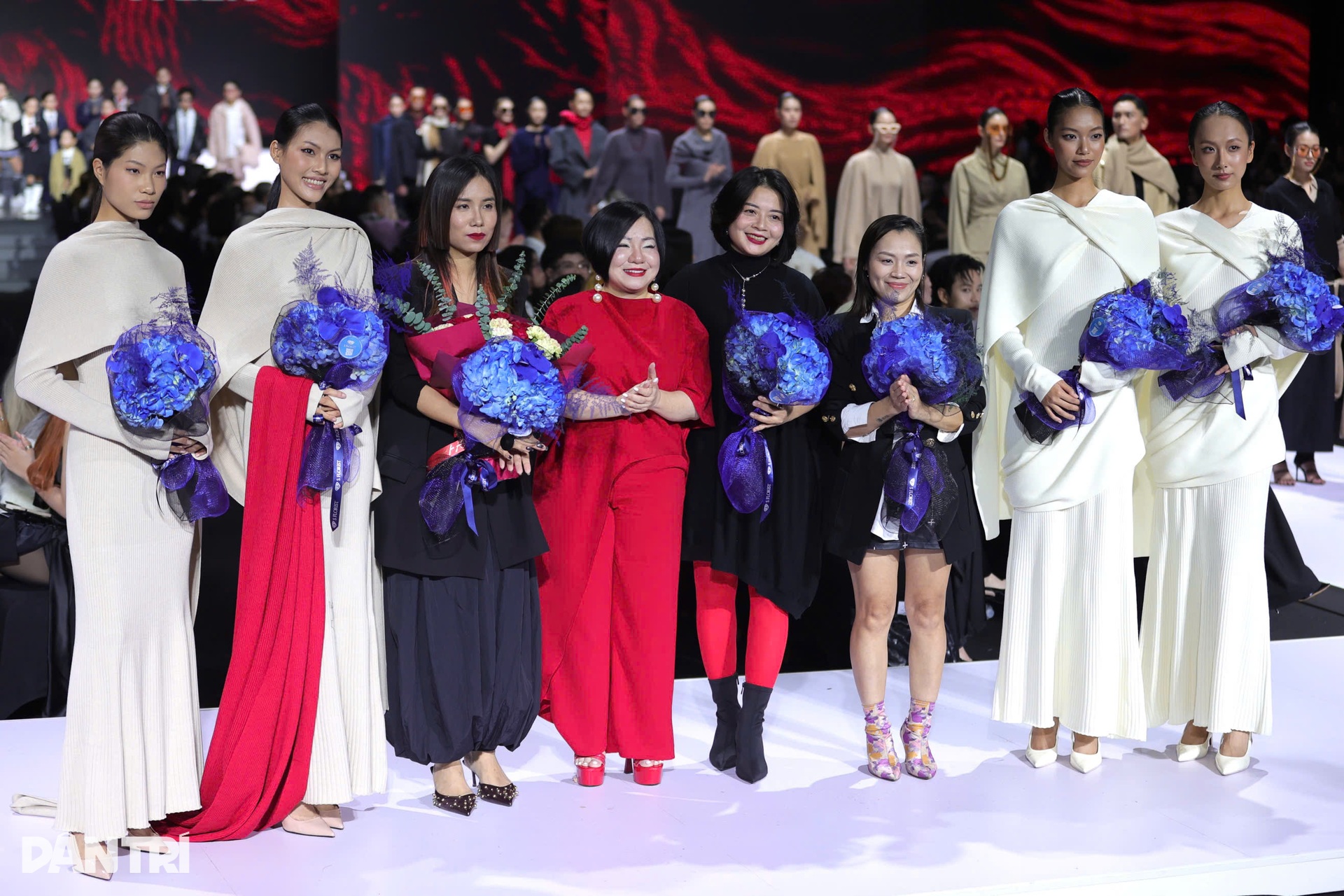 Top 4 Next Top Model đọ dáng trên sàn catwalk, Mai Hoa phục hồi sau cú ngã - 11