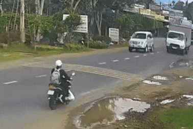 Nổi bật tuần qua: Xe tải vượt ẩu suýt cán trúng người đi xe máy ngược chiều