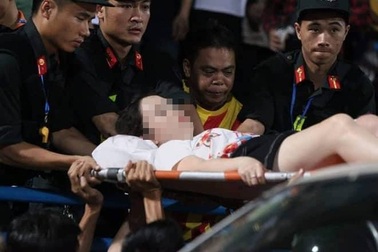 4 năm tù cho người bắn pháo sáng trên sân Hàng Đẫy khiến nữ CĐV bị thương