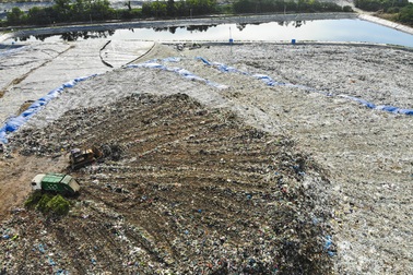 Hình ảnh nhìn từ trên cao "núi rác" lớn nhất miền Bắc