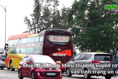 Cầu Rạch Miễu "căng mình" chở khách dịp cuối năm