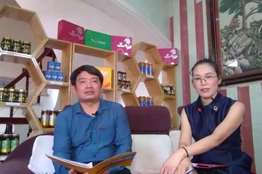 Phân biệt mật ong thật – giả: Không thể đánh giá bằng cảm quan bên ngoài