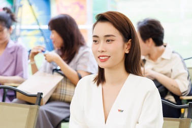 Hoa hậu Ban Mai check-in "rừng thông" ở TPHCM, kể về Giáng sinh đặc biệt