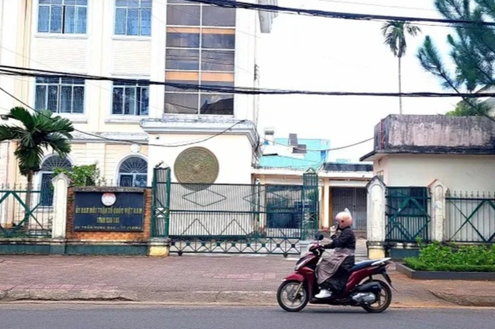 Cảnh cáo Chủ tịch Ủy ban MTTQ Việt Nam tỉnh Gia Lai - 2 Cảnh cáo Chủ tịch Ủy ban MTTQ Việt Nam tỉnh Gia Lai - 2