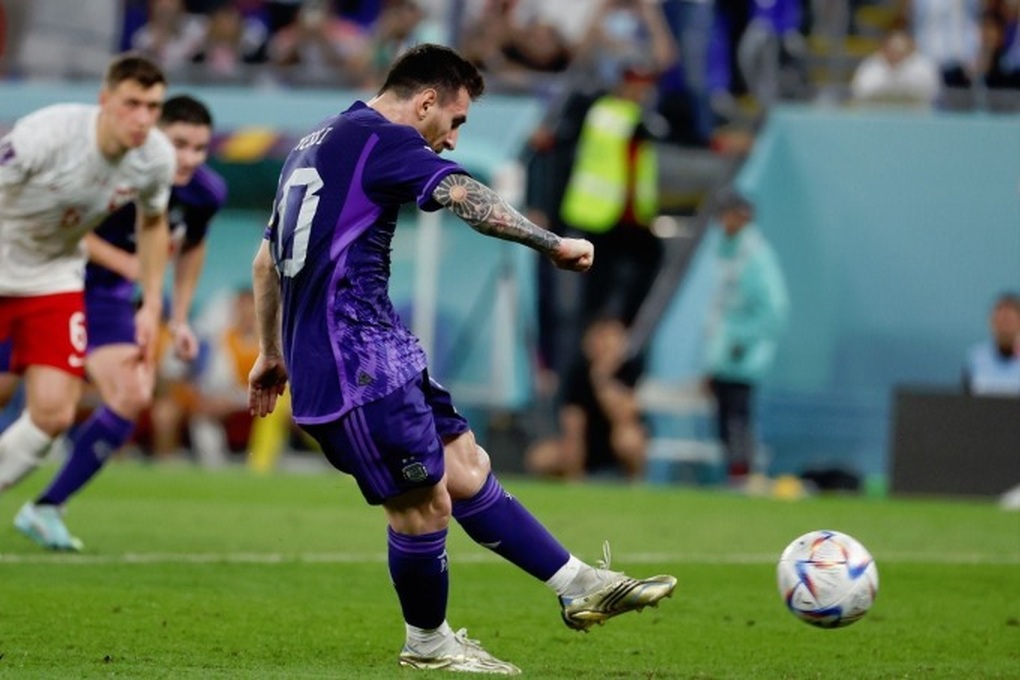 Phản ứng của Messi sau khi đá hỏng phạt đền - 1 Phản ứng của Messi sau khi đá hỏng phạt đền - 1