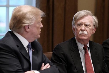 Chính quyền Trump kiện cựu cố vấn "diều hâu" John Bolton