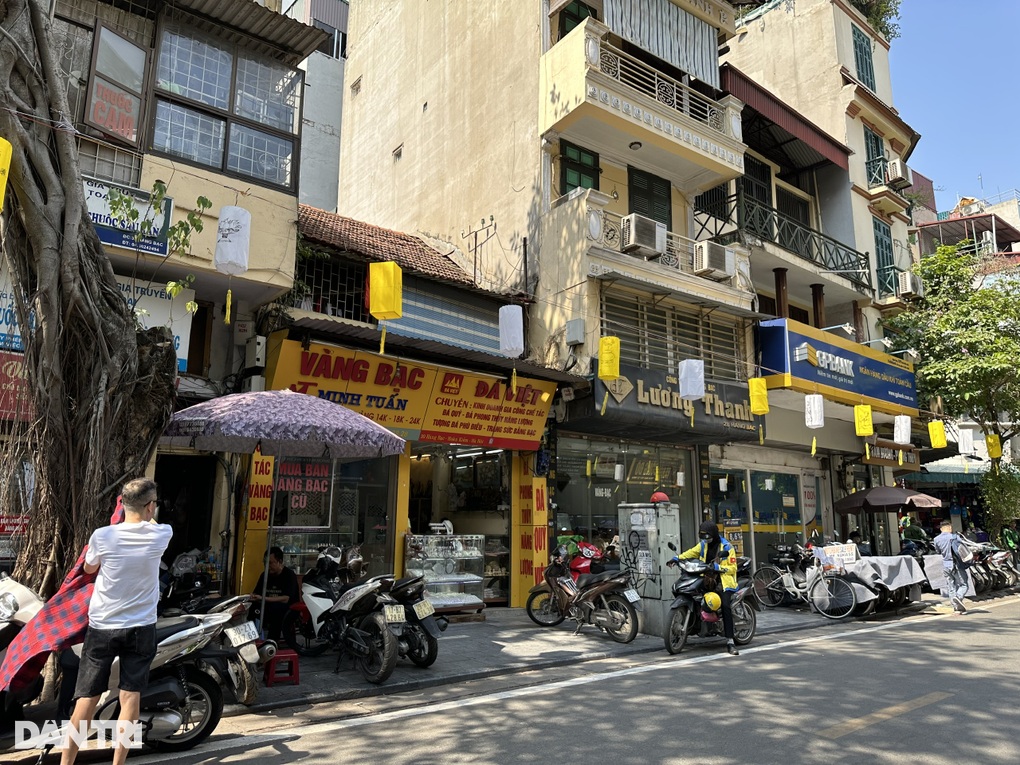 Nhà đất quận Hoàn Kiếm có giá từ vài trăm triệu đồng đến hơn một tỷ đồng/m2 - 1 Nhà đất quận Hoàn Kiếm có giá từ vài trăm triệu đồng đến hơn một tỷ đồng/m2 - 1