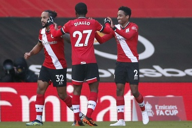 Đương kim vô địch Arsenal thua đắng trên sân Southampton