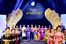 NSƯT Xuân Bắc, NTK Đỗ Trịnh Hoài Nam kể chuyện áo dài bằng kịch nói