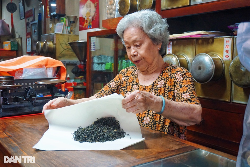 Tiệm trà 70 năm tuổi ở TPHCM, bán loại trà đặc biệt giá hơn 3 triệu đồng - 2 Tiệm trà 70 năm tuổi ở TPHCM, bán loại trà đặc biệt giá hơn 3 triệu đồng - 2