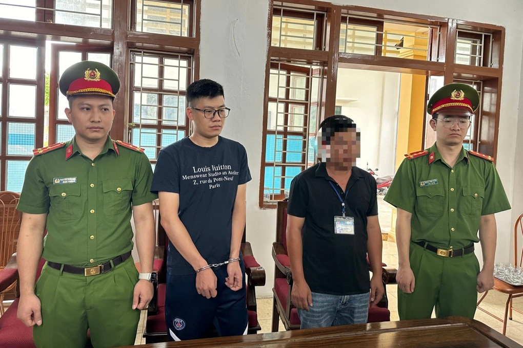 Cựu nhân viên ngân hàng chiếm đoạt hơn 1,3 tỷ đồng của khách - 1 Cựu nhân viên ngân hàng chiếm đoạt hơn 1,3 tỷ đồng của khách - 1