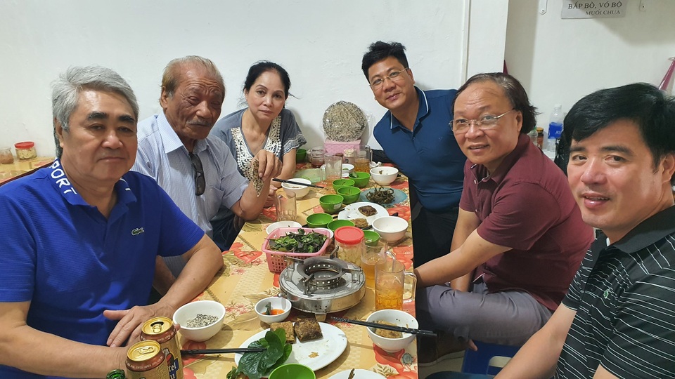NSND Trần Hiếu tiết lộ 85 tuổi vẫn đi hát, trở lại Hà Nội sống ở nhà thuê - 2 NSND Trần Hiếu tiết lộ 85 tuổi vẫn đi hát, trở lại Hà Nội sống ở nhà thuê - 2