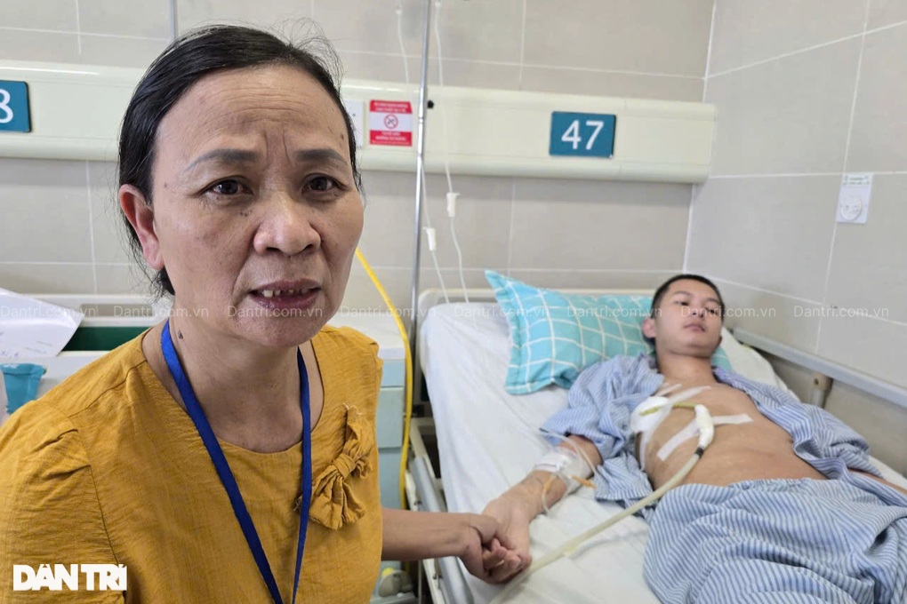Bác sĩ Bạch Mai kêu gọi giúp đỡ chàng trai 19 tuổi mắc bệnh hiểm nghèo - 4 Bác sĩ Bạch Mai kêu gọi giúp đỡ chàng trai 19 tuổi mắc bệnh hiểm nghèo - 4