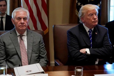 Ông Trump chê cựu ngoại trưởng Mỹ “đần độn”