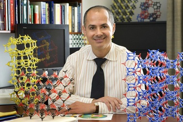 Bí mật của siêu vật liệu nặng 1 gram có diện tích bằng sân bóng đá