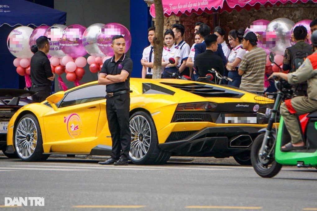 Vụ dàn siêu xe vượt đèn đỏ ở Đà Nẵng: Có đăng ký diễu hành xe - 3 Vụ dàn siêu xe vượt đèn đỏ ở Đà Nẵng: Có đăng ký diễu hành xe - 3