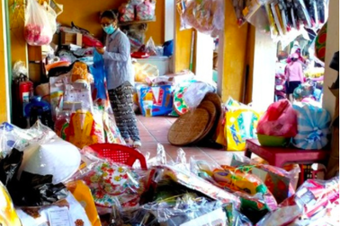 Hội An: "Chợ âm phủ" đìu hiu, người bán mỏi mắt ngóng trông... khách!