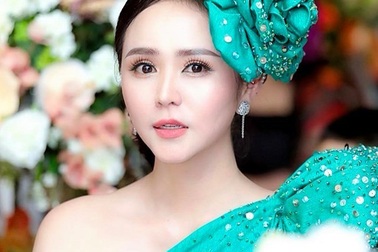 Chủ tịch Happy Women Bùi Thị Thanh Hương vỡ òa cảm xúc  trong đêm tiệc