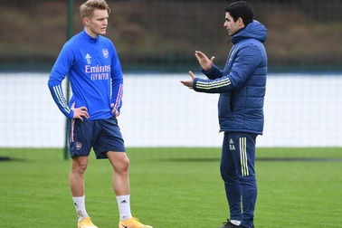 Odegaard "rèn chân" cùng Arsenal, chuẩn bị đón tiếp Man Utd